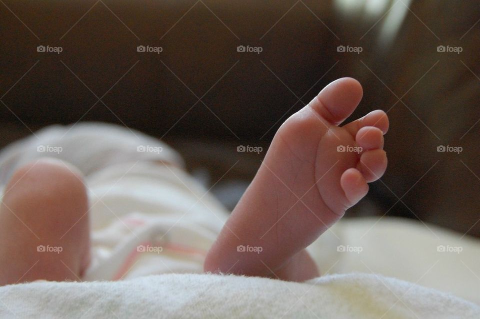 Tiny toes