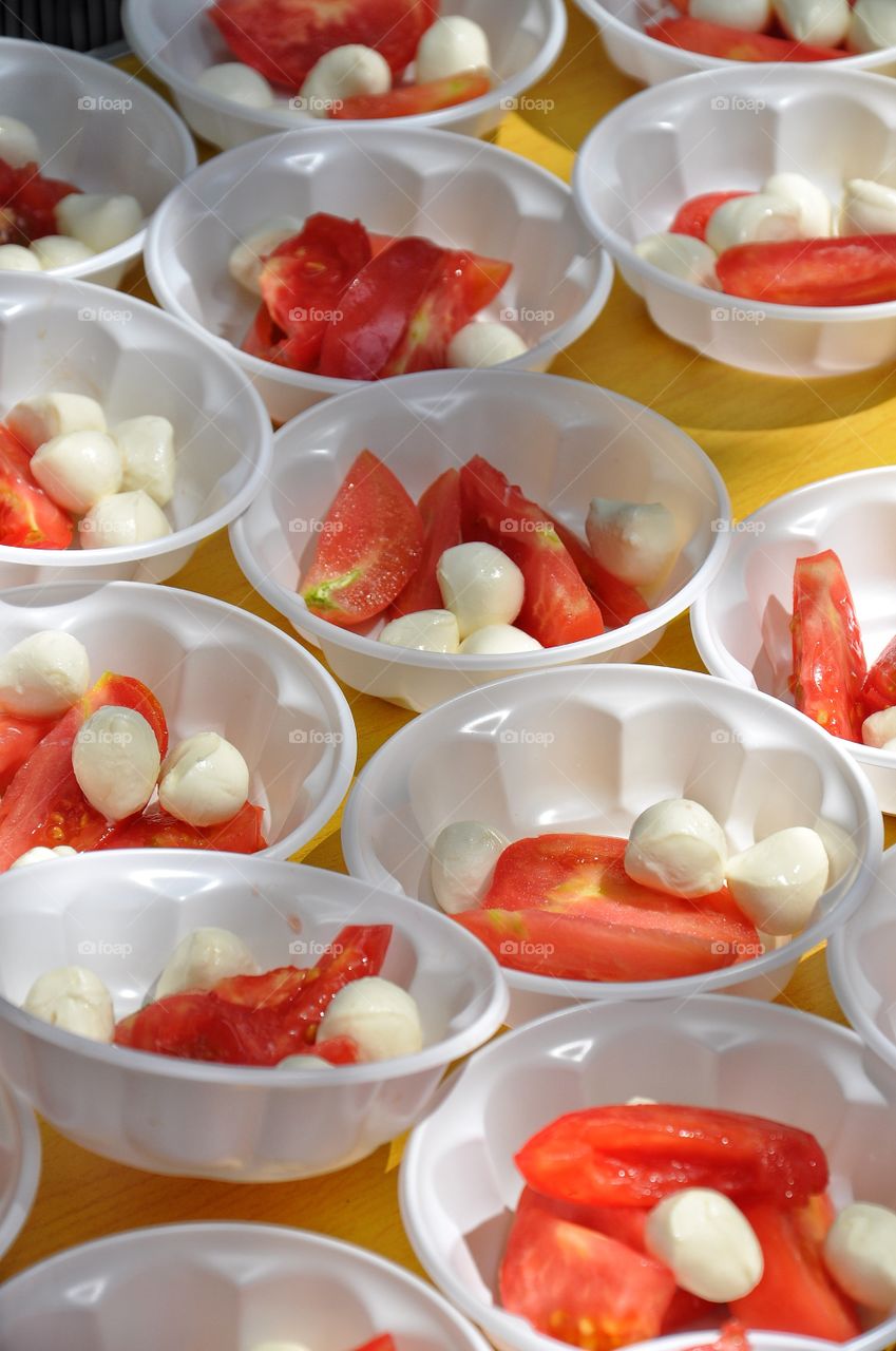 Salad with mozzarella and tomatoes