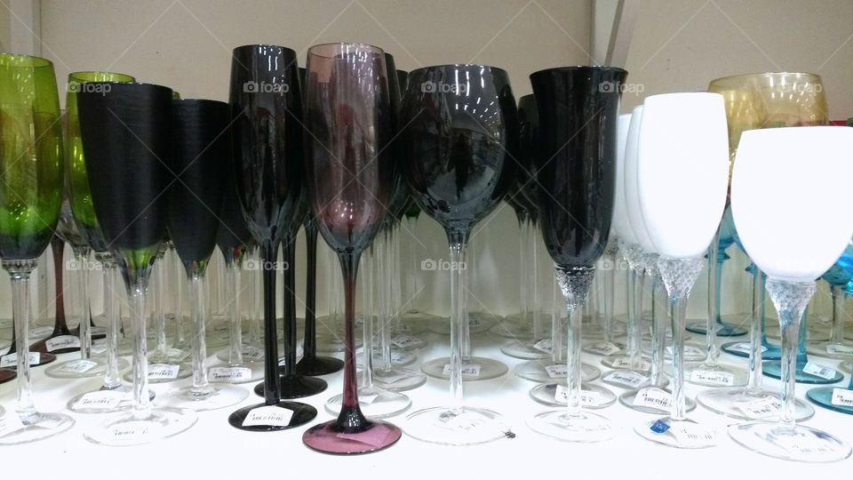 Taças coloridas de vidro. Para bebidas, champagnes, espumantes, vinhos...