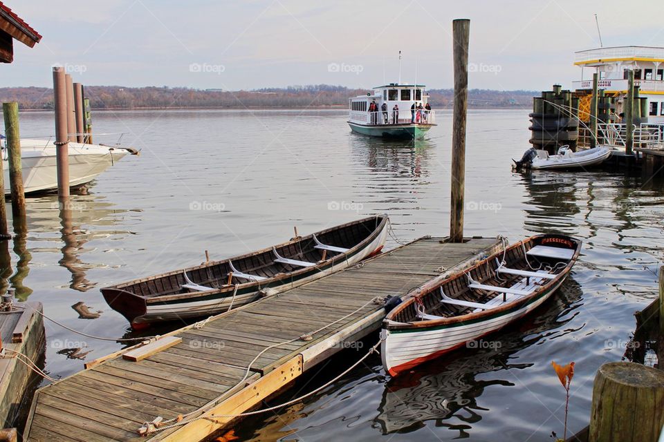 Canoes on the Potomac water