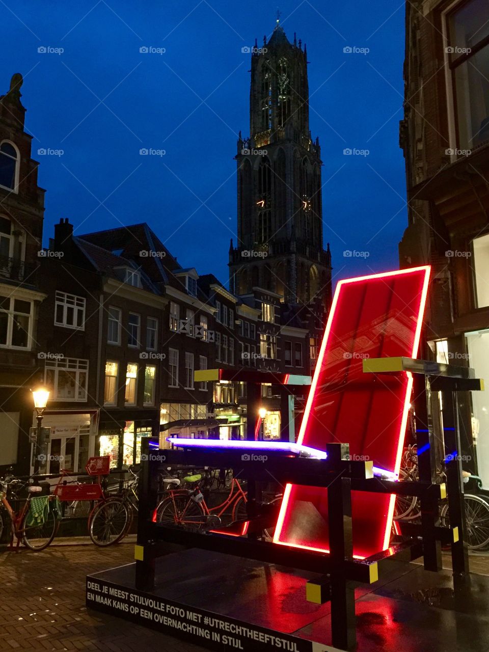 Utrecht by night / Rietvelds chair