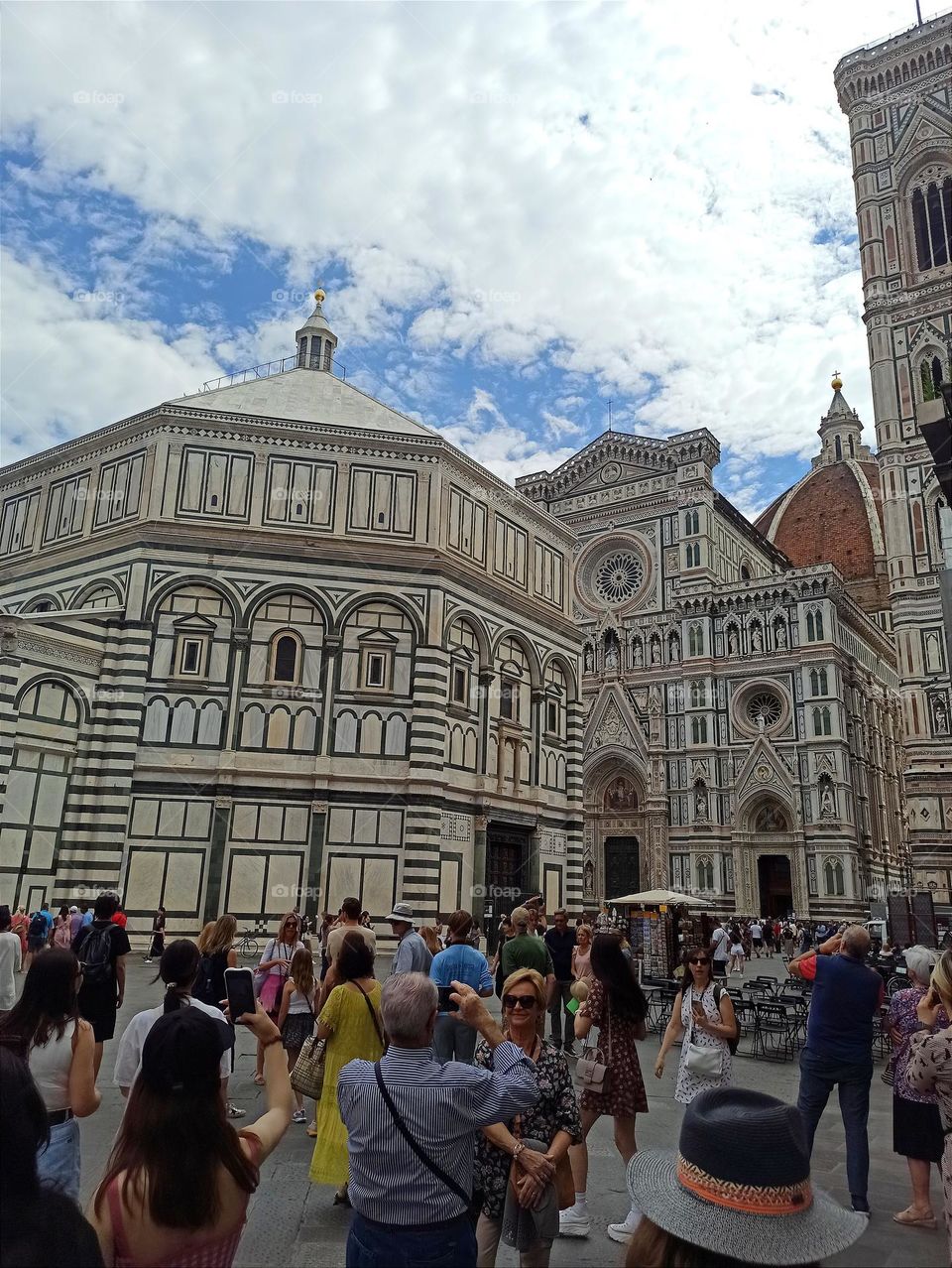 Introducing the Crowds Revolution ! Italy. Florence.
people, crowd, tourists, excursion, pilgrims.