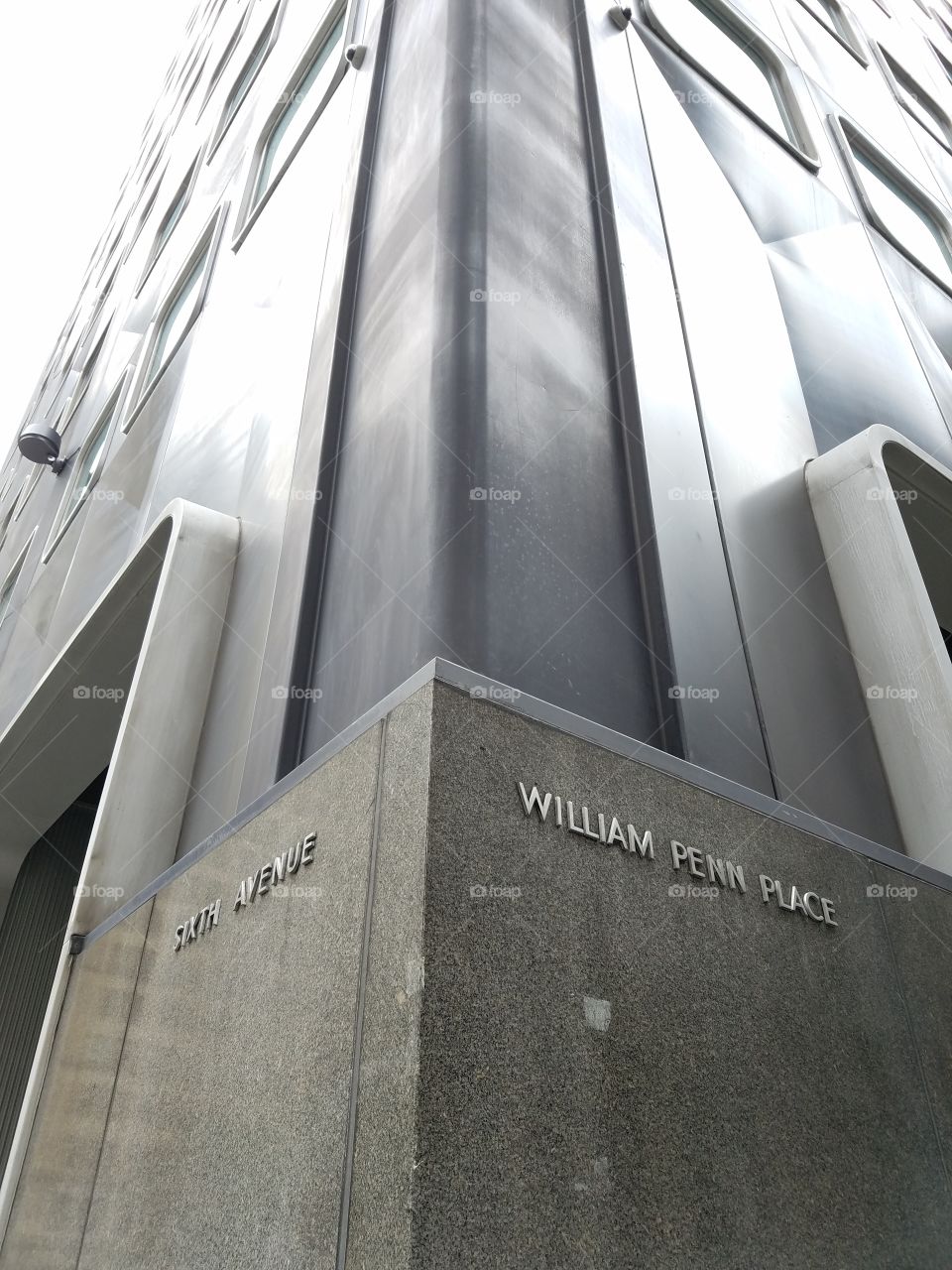 cross roads of Sixth Avenue and William Penn Place