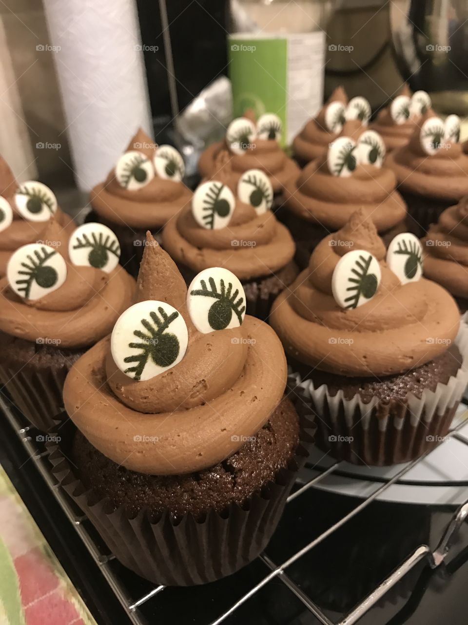 Emoji crazy cupcakes