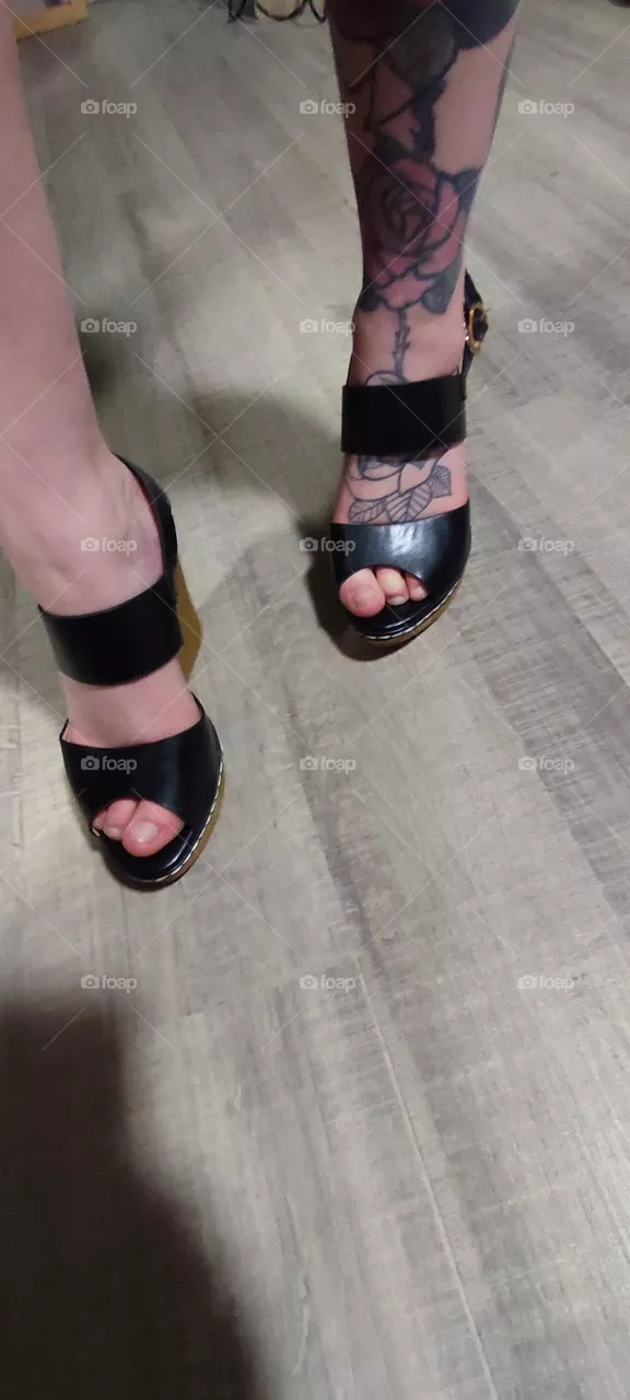 Shoes , sandals