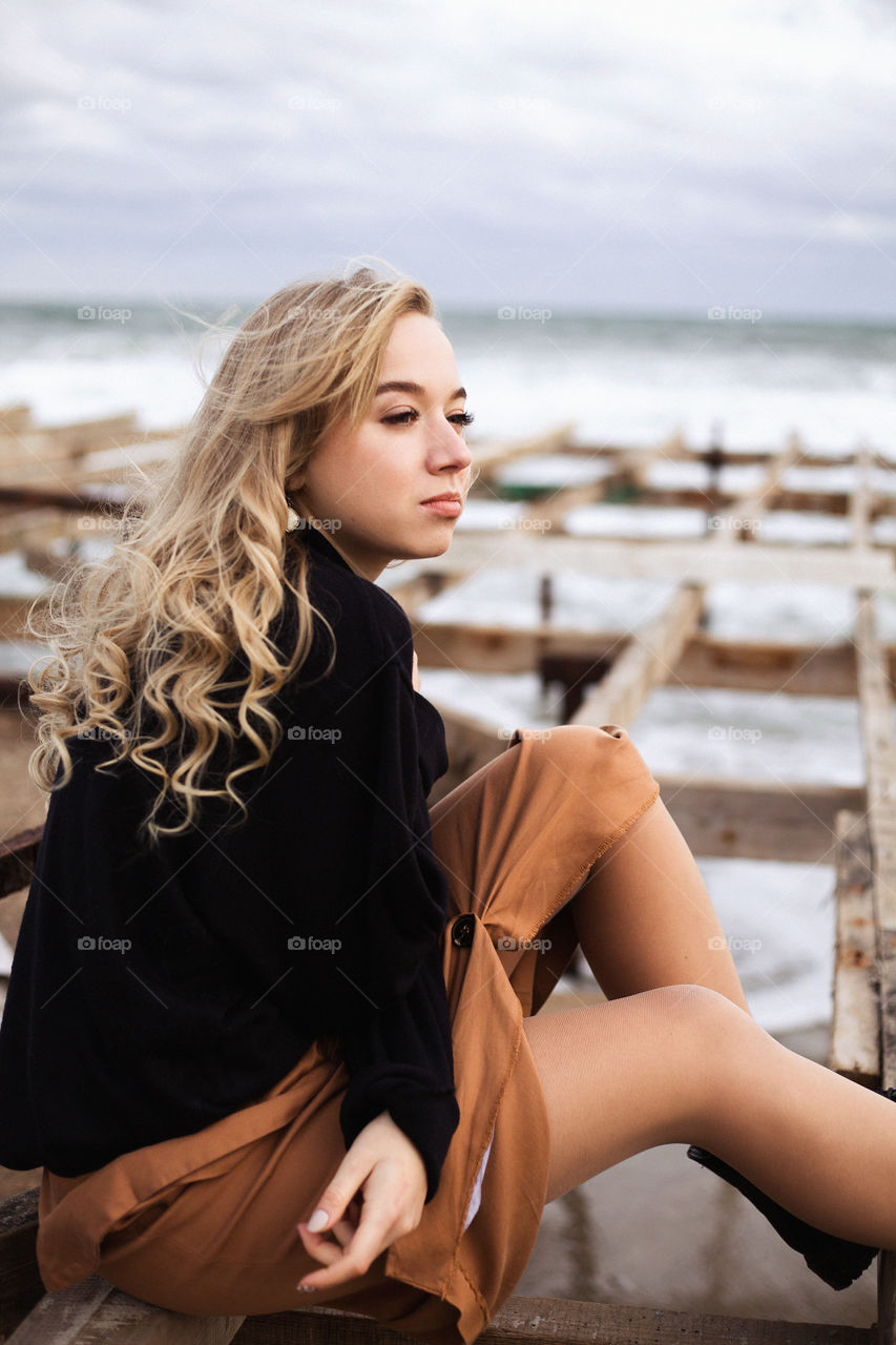 portrait photo of a beautiful woman by the sea