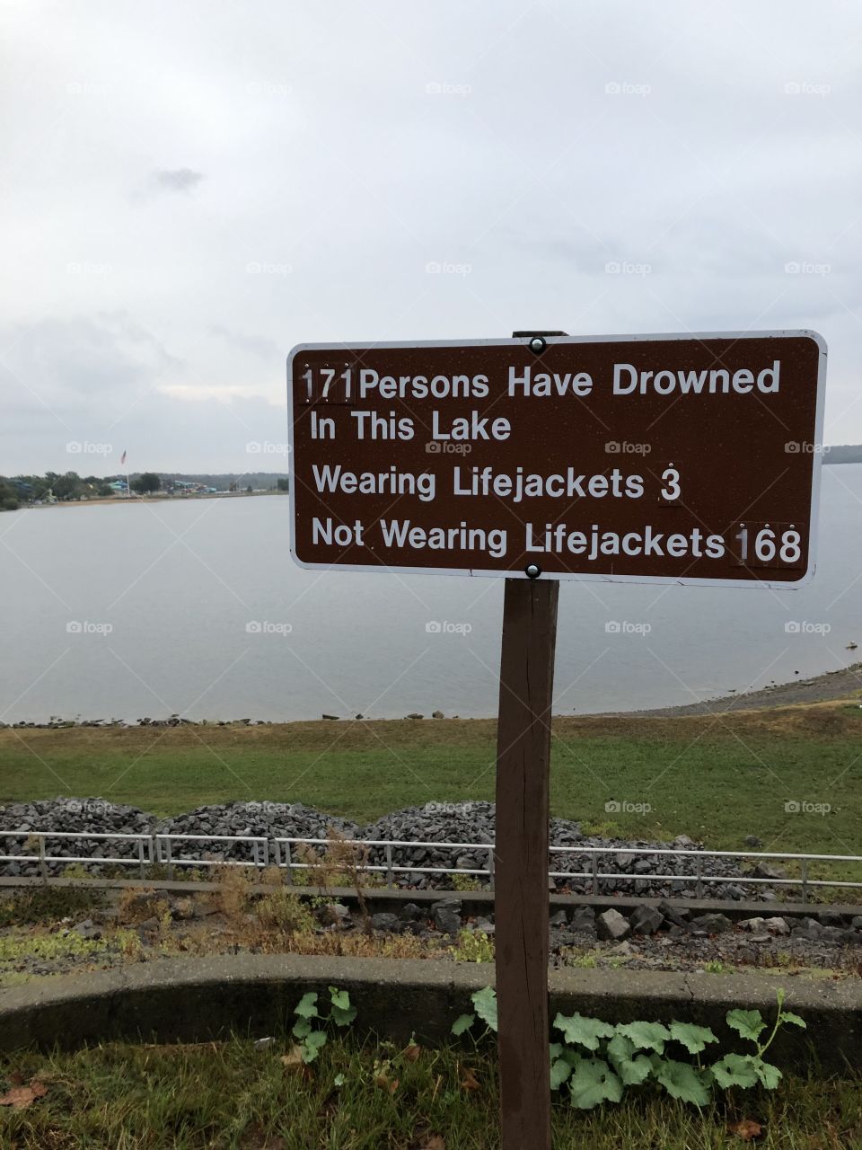 Sign at the lake