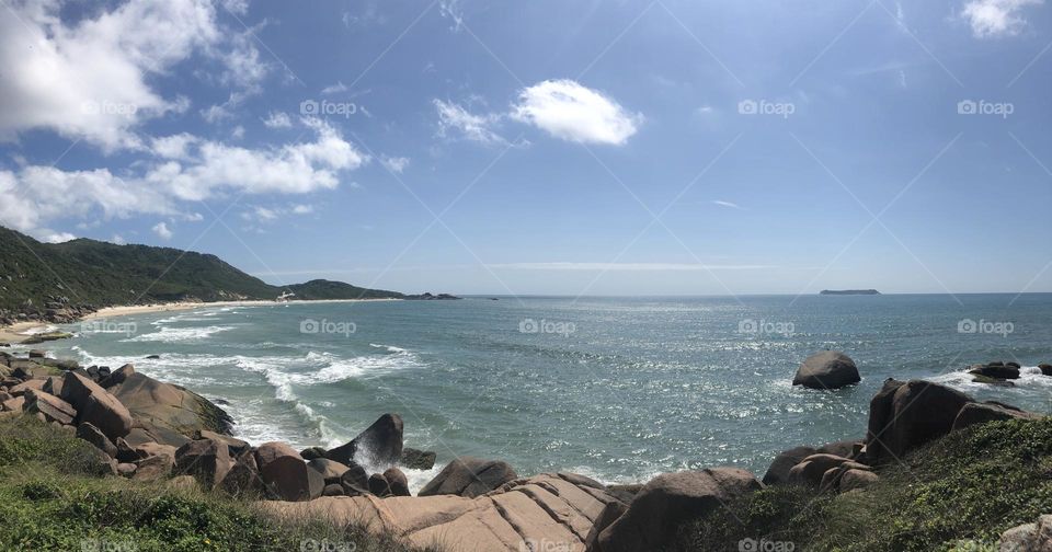 Sea view and the beach accessible by the rocks