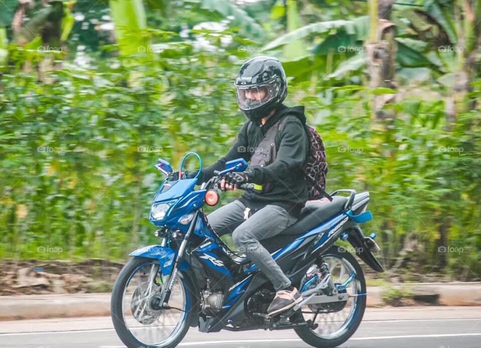 Motorcycle commuters 