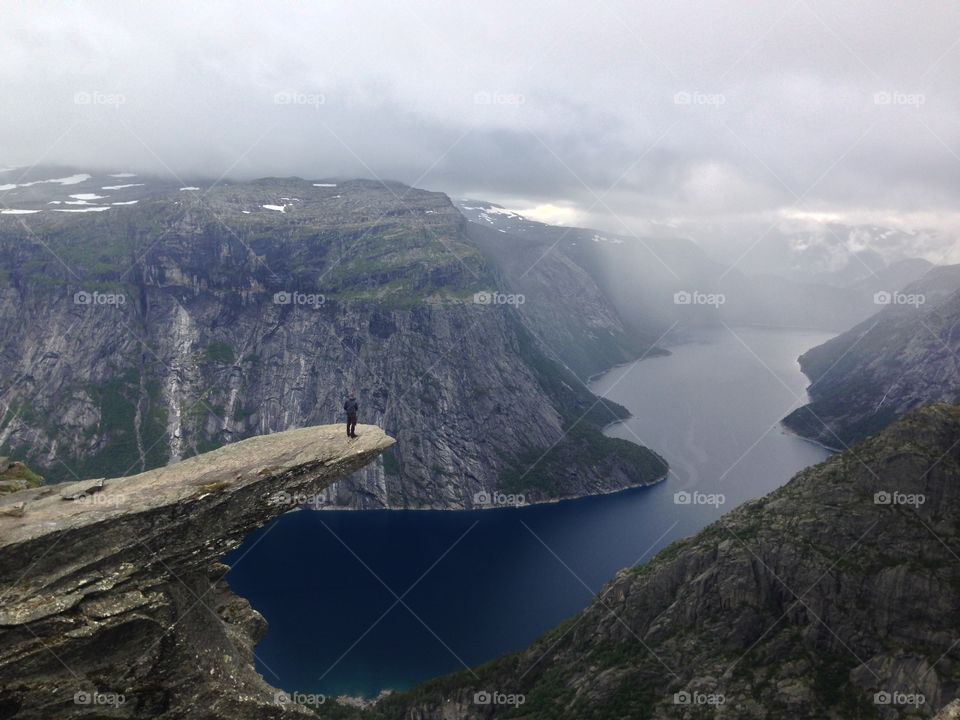 heavy wind and rain at Trolltunga