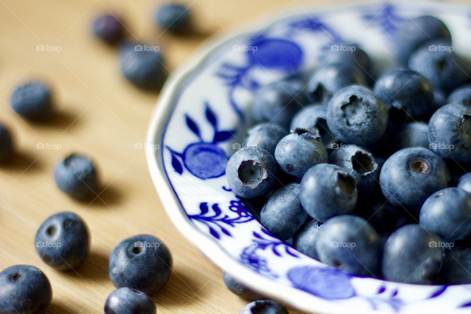 Fruits! - Blueberries in a vintage delft blue bowl on bamboo in natural light