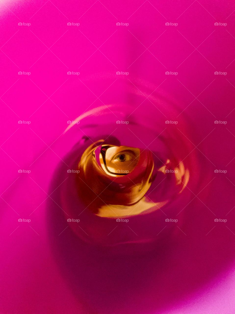 Image of the Human Eye made with Funnel effect. A purple silicone pot lid was used as a funnel.
Imagem do Olho Humano efetuada com efeito Funil. Utilizado como funil uma tampa de panela de silicone na cor roxo.