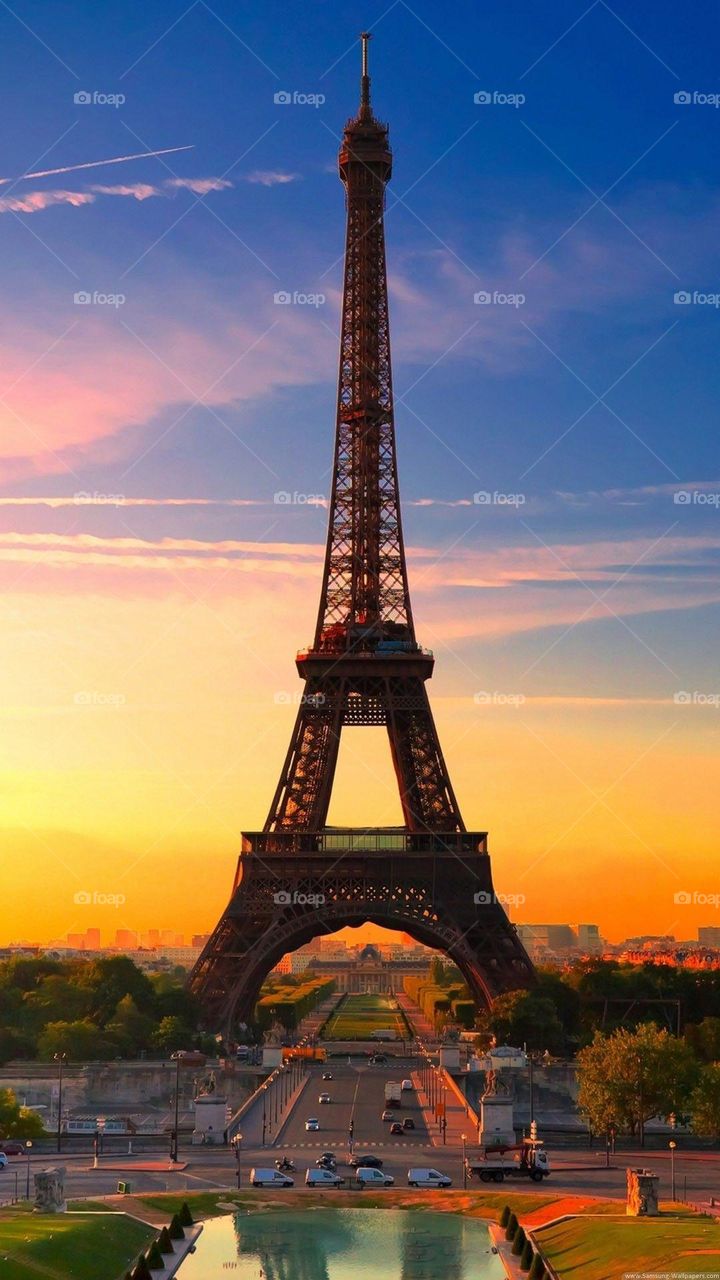In that Eiffel Tower background colour is nice