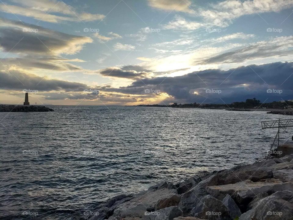 El mar unos minutos al comienzo del atardecer