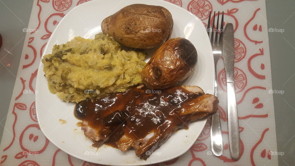 Rippchen mit Ofenkartoffeln und Wirsing Gemüse 😊