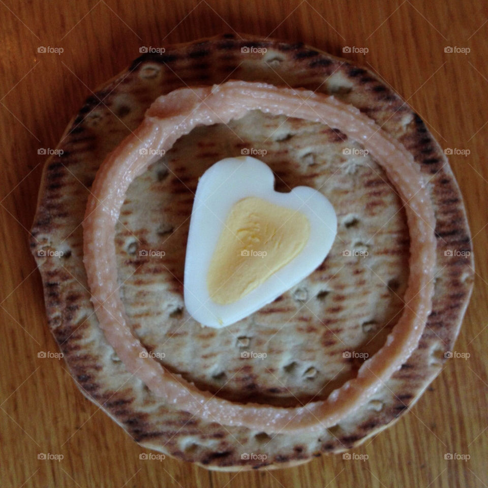 heart sandwich egg kaviar by janfornhem