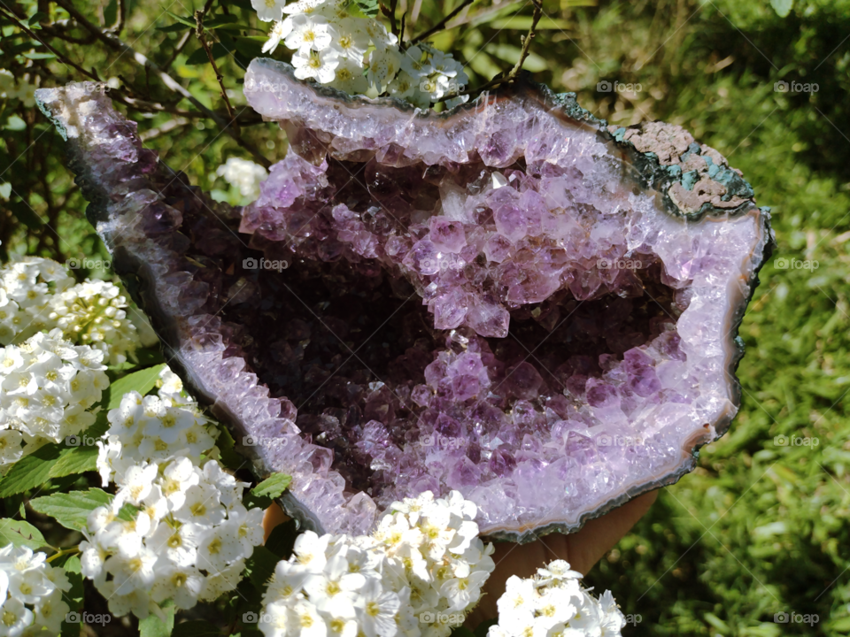 amethyst stone with flowers