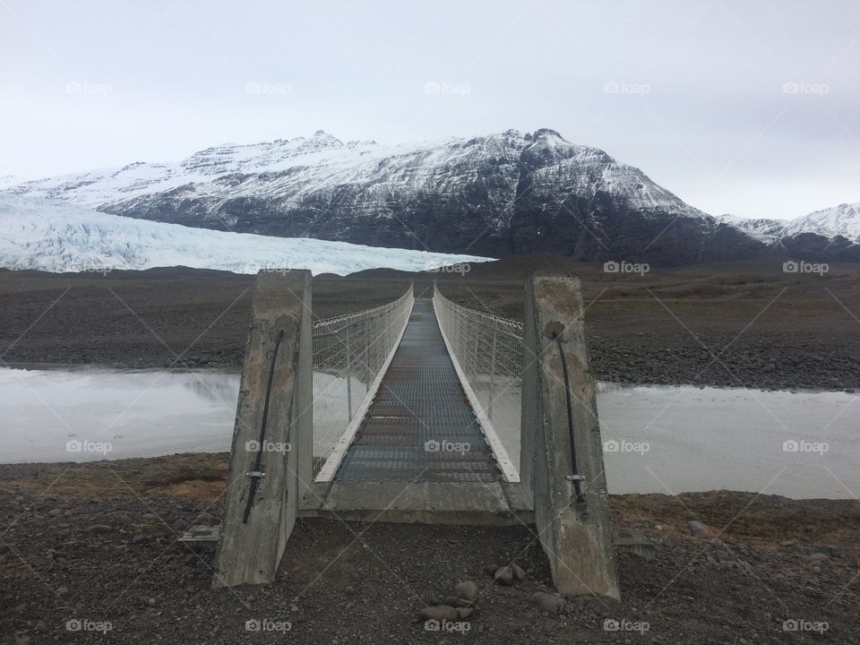 Bridge to the glacier