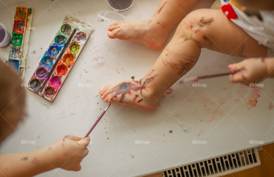 little boy draws on legs