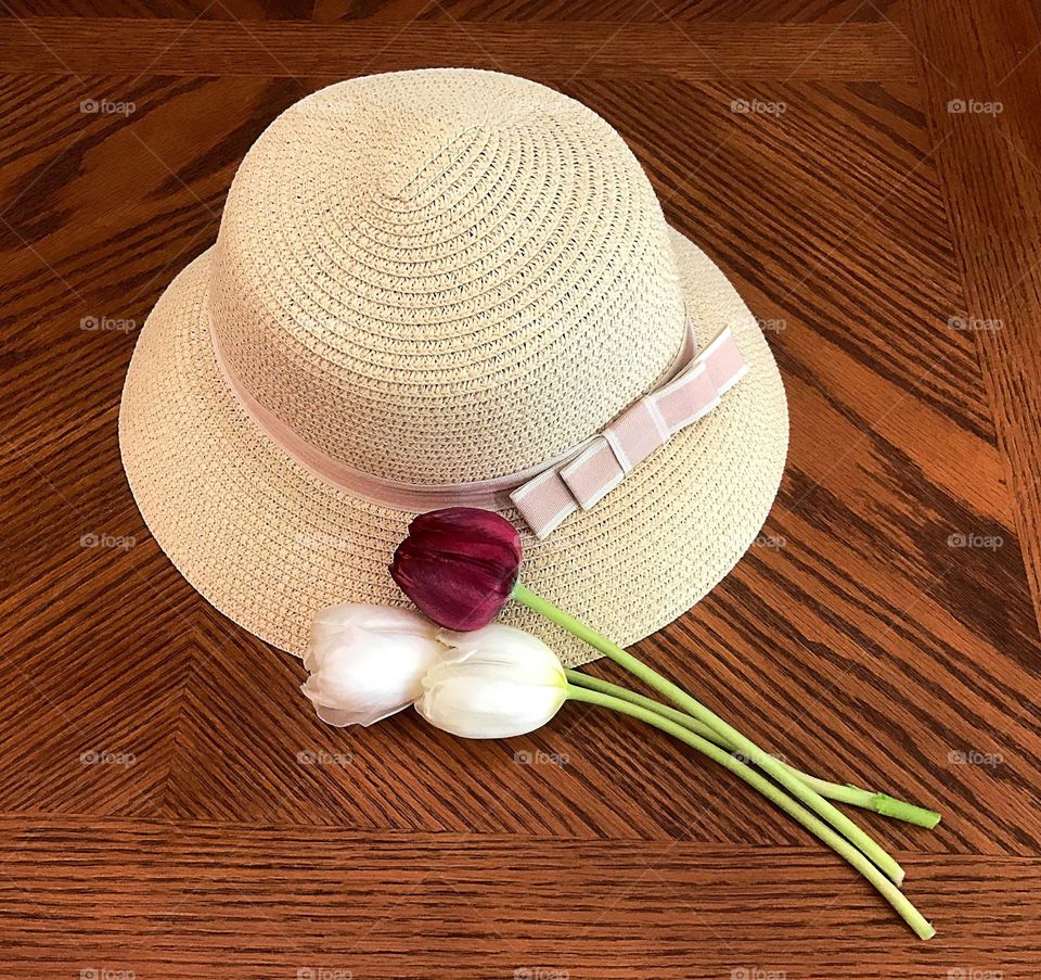 Woman's hat with flowers