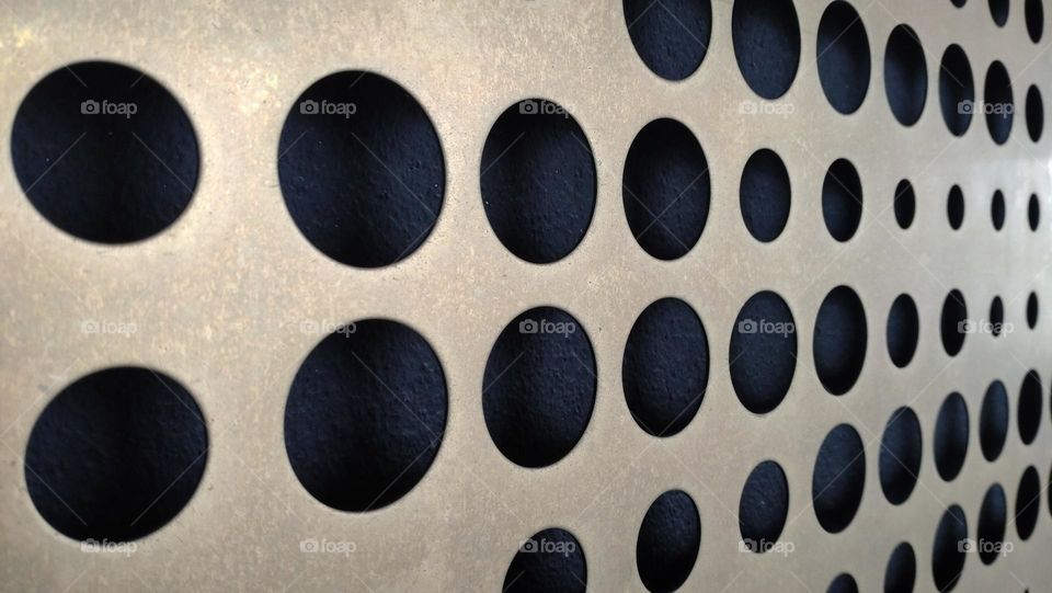 Metal wall with round holes ⚫  Geometry ⭕⭕