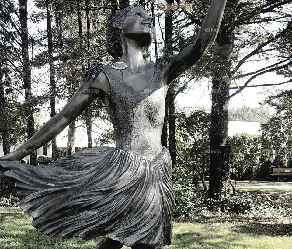 grey ballerina statue