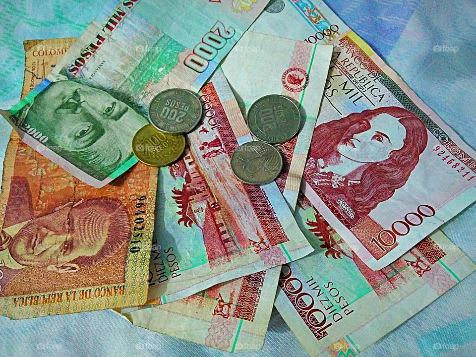 dinero colombiano