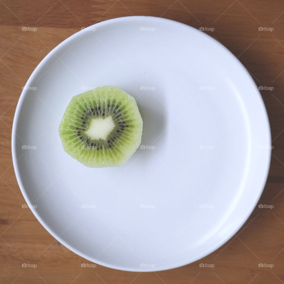 Sliced Kiwi in white plate