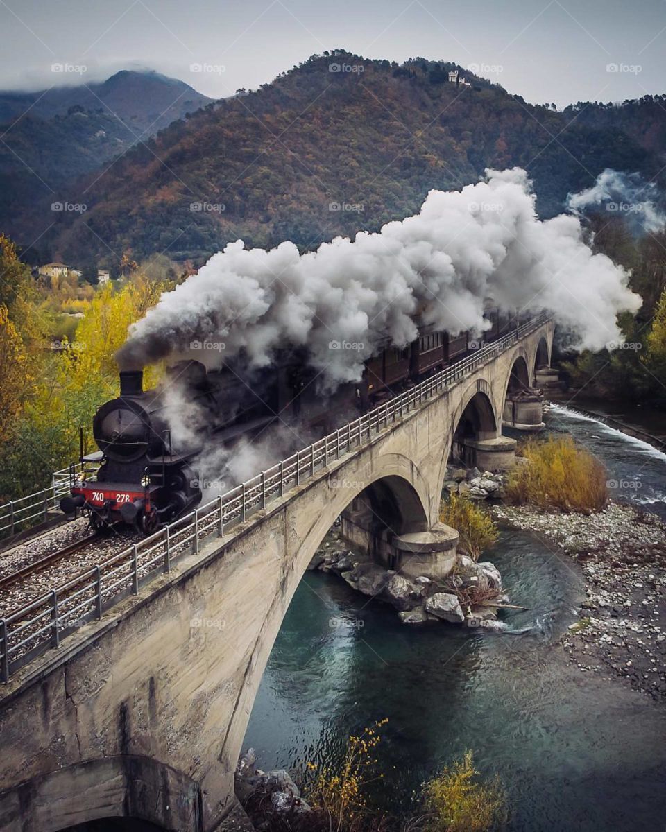 Traveling slowly by train in Tuscany, Italy 🇮🇹