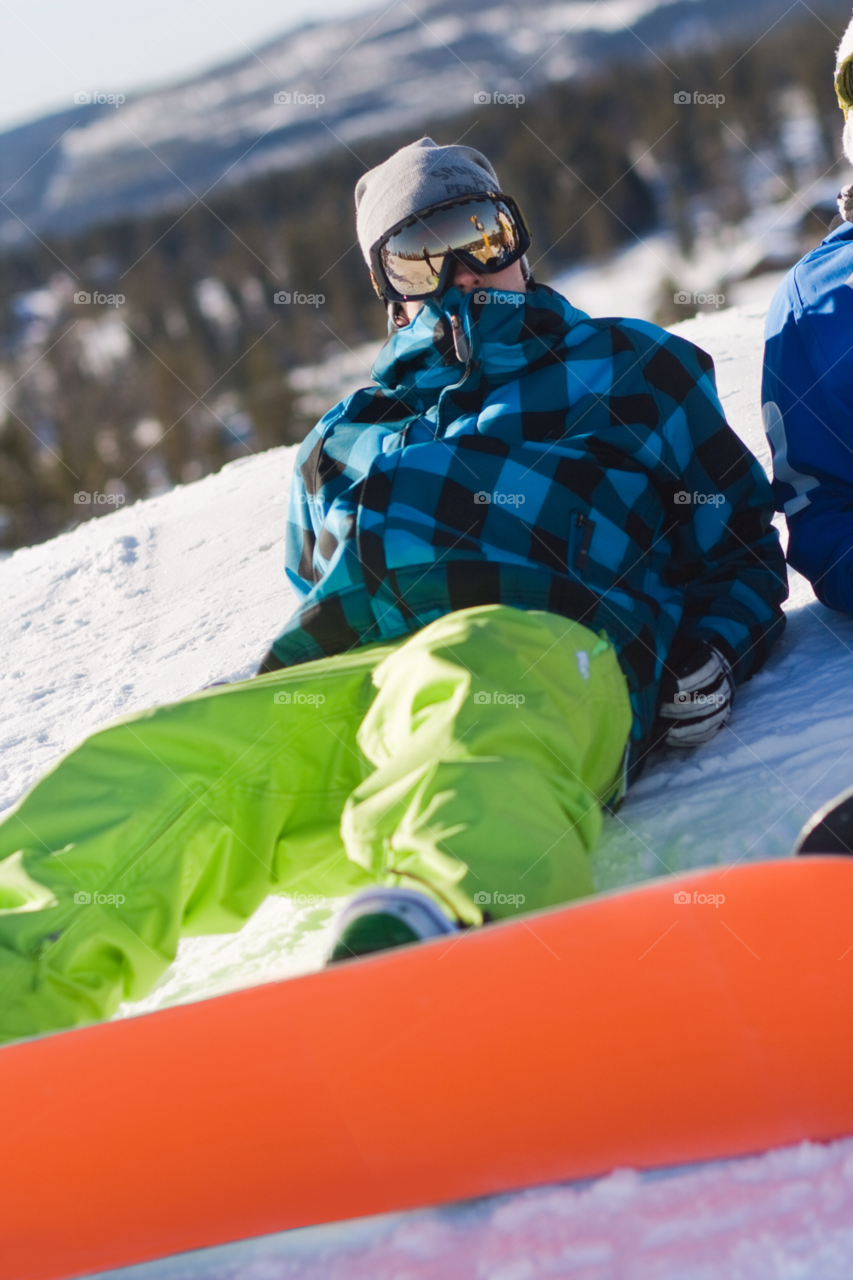 man colorful goggles snowboard by comonline