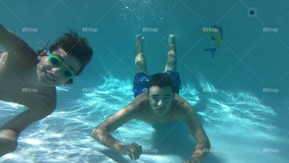 Underwater boys