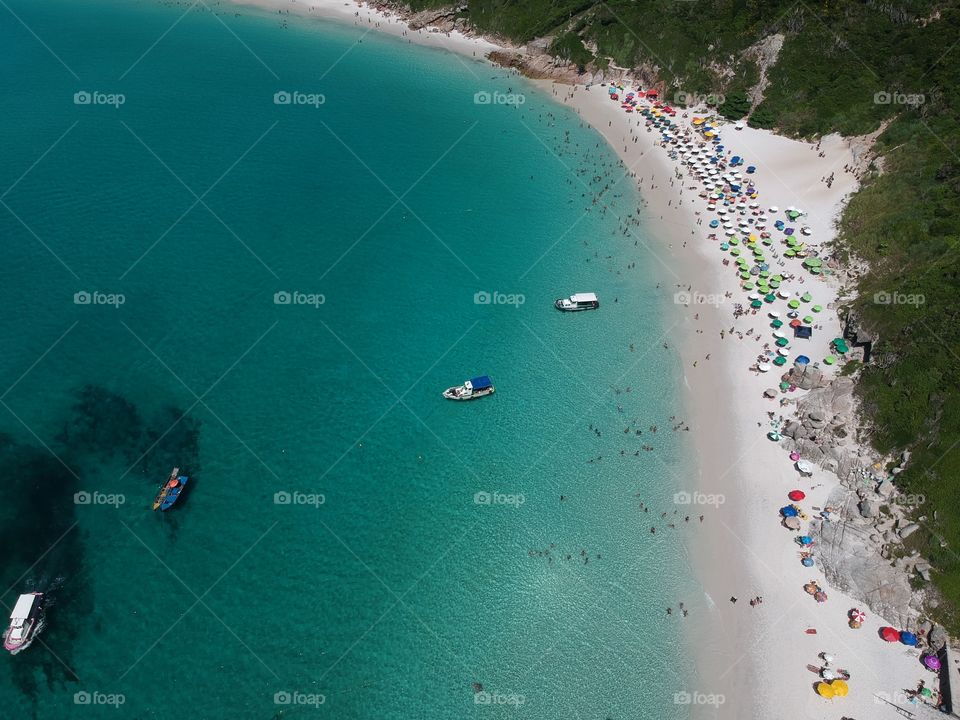 Paisagem aérea de Arraial do Cabo, no Rio de Janeiro, Brasil. Com um mar azul muito lindo!!