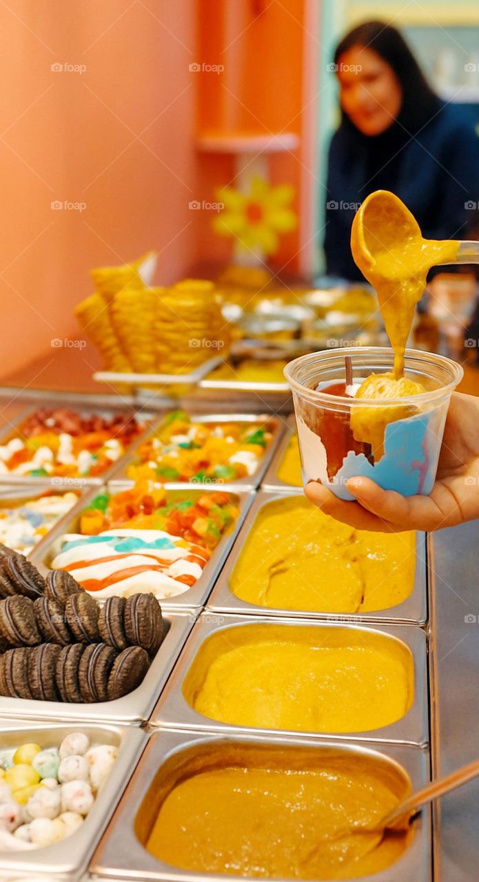 Dad's kind hands,warmer than any summer afternoon,serve ice cream with love to his loved ones so that their smiles, like the coolness of a summer breeze cool everyone's hearts.Long live kindness and love in all seasons of the year.