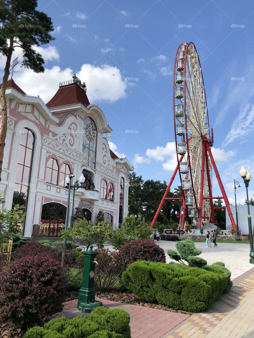 Central Park in Kharkov.  Ferris wheel