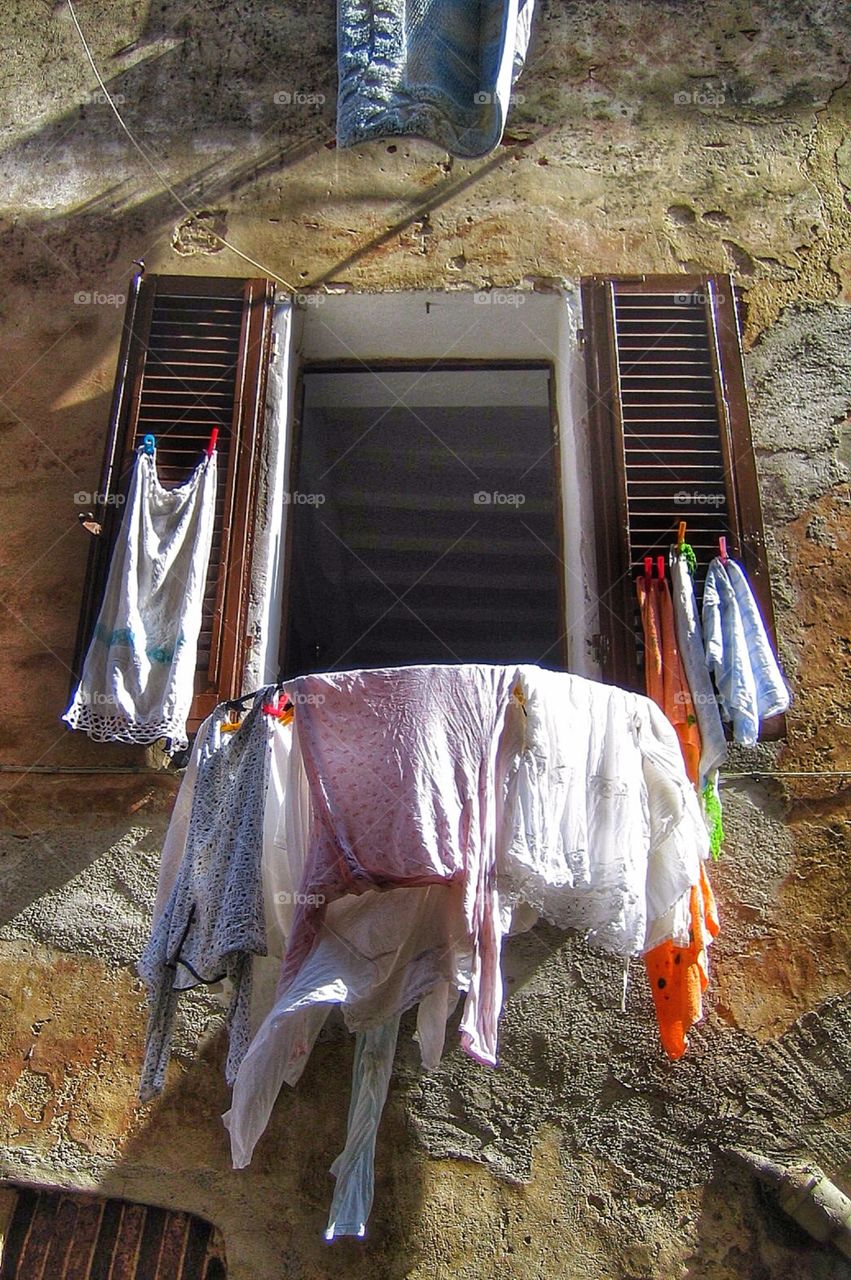 Tuscan clothesline 