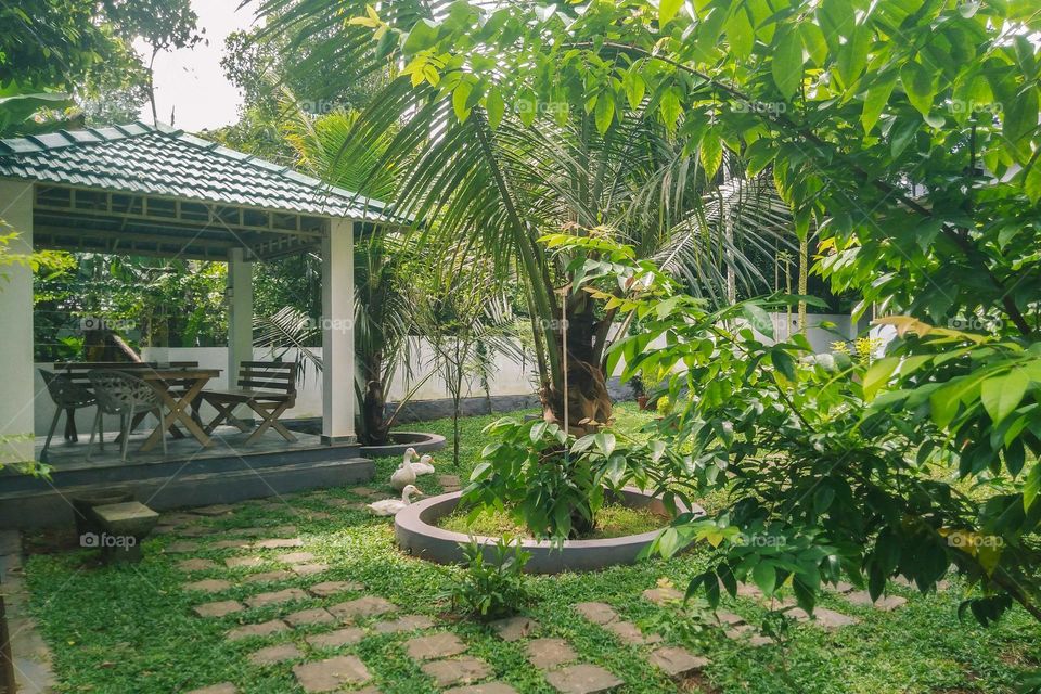 Even if you don't stand on your feet and sit here for a while, you are welcome