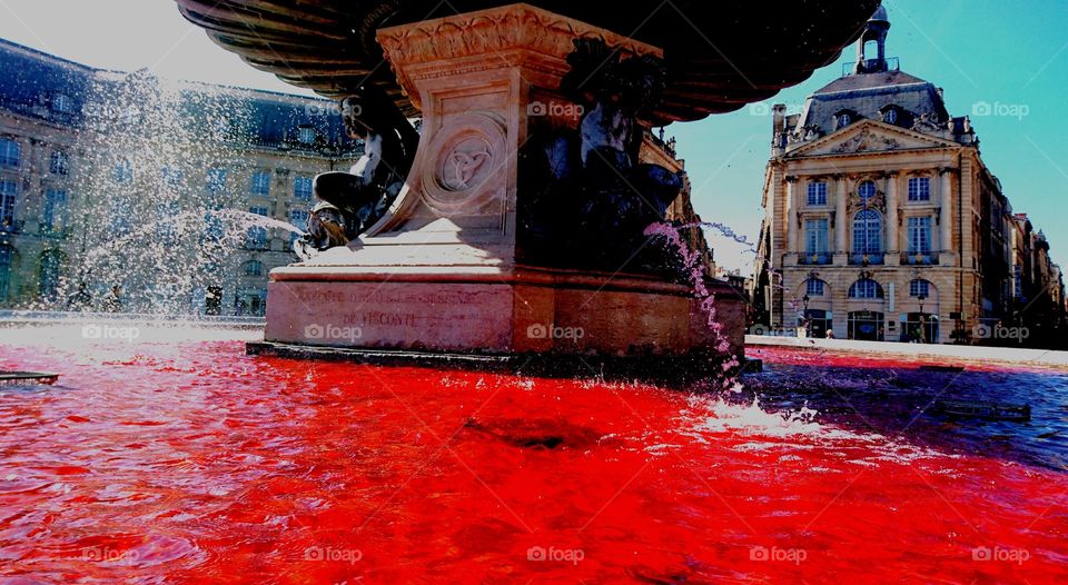 Wine fountain, Bordeaux