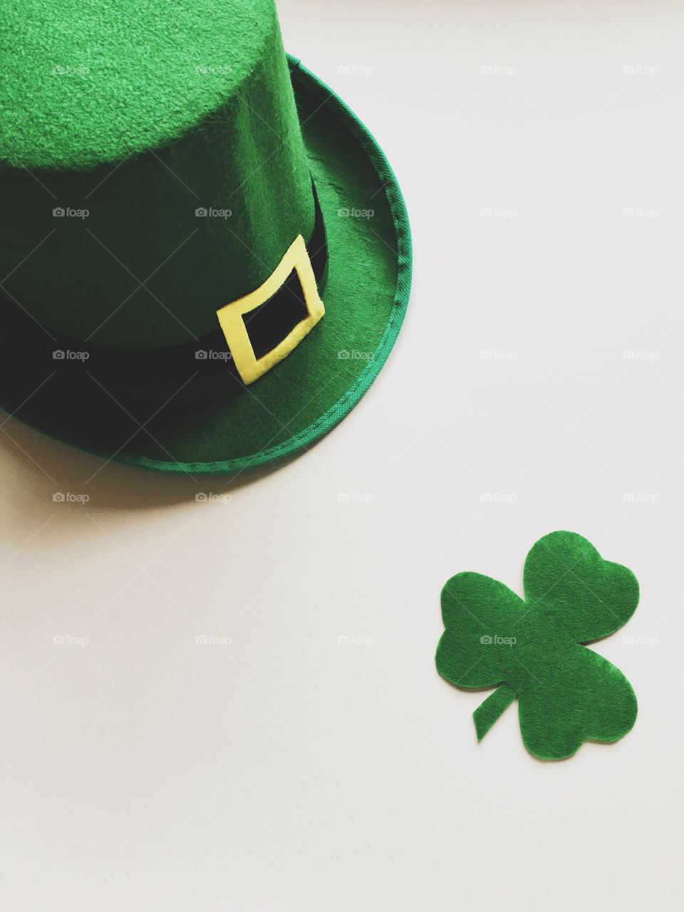 St. Patrick's day, green, leprechaun, beer, green beer, paraphernalia, Ireland, Irish, March 17, clover, lucky, luck, good luck, coins, wealth, hat, leprechaun, pot, confetti, holiday, Wallpaper, background, spectacles, carnival, karnavalnye glasses, green hat, celebration, parade, cocktail, drink, drinking, alcohol, Mixology, drink, top, minimal, festival, party, March, event, accessories, festival glasses, spring, deep green, green, grass, thematic, national, tradition, traditions, traditional, St. Patrick, Patricks, Saint Patrick, patricks, still life, symbol, 