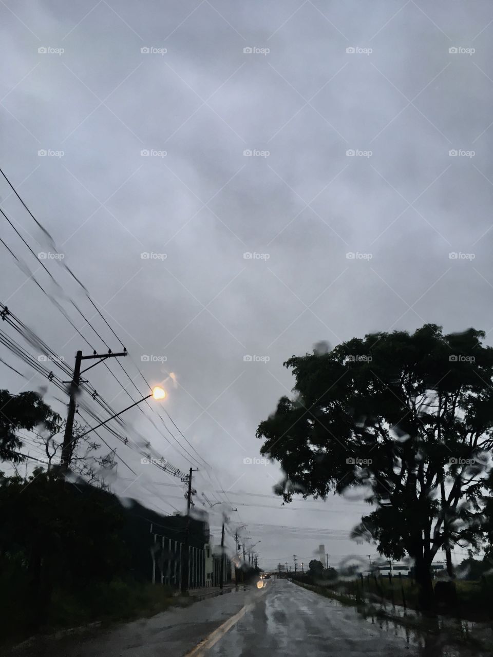 Acho que a #chuva não vai querer deixar de curtir o fim-de-semana...
Mesmo com ela, será um ótimo #sábado. Ao menos, o desejo é de que “há de ser”!
☔️ 
#Jundiaí #Paisagem #Landscape #Amanhecer #Céu #Nuvens #Fotografia #Morning