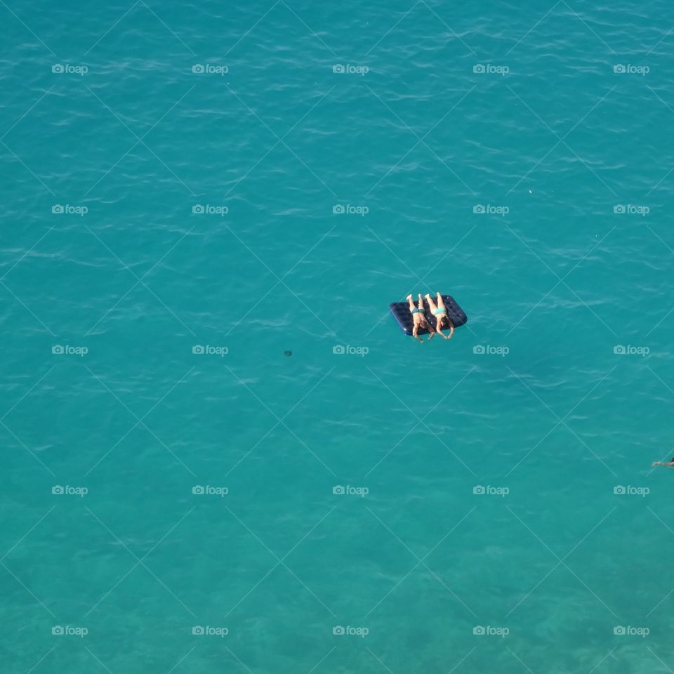 floating on sea in Yoron tô