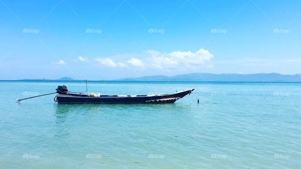 Koh Phangan island, Thailand

Boat on the shore
