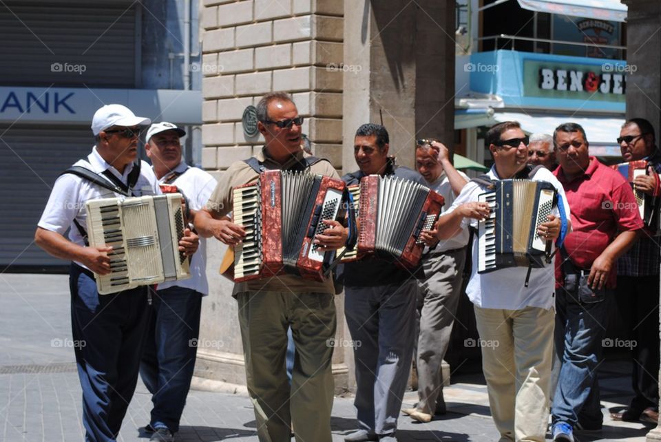 Street musicians in Heraclion