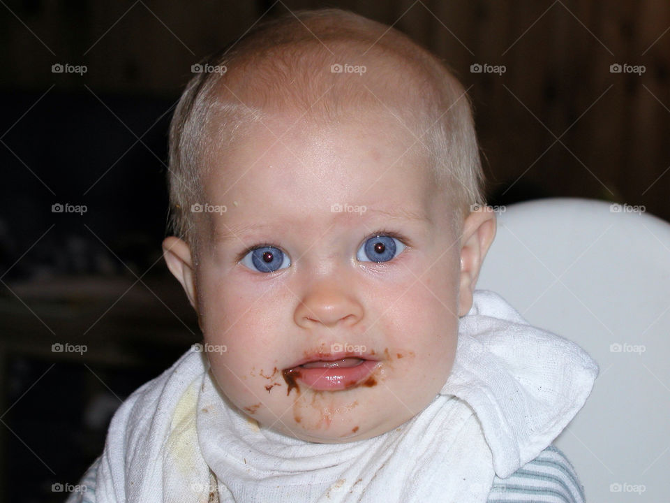 baby. girl. messy. chocolate. cute. blue eyes. denmark by snutten