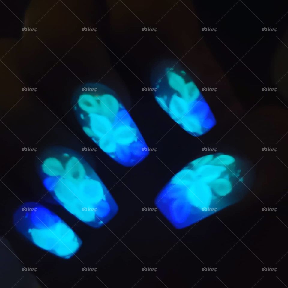 beautiful glow in the dark sculpted