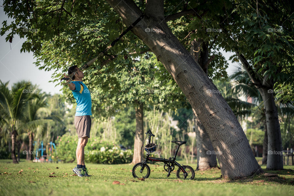 Man workout in the park 