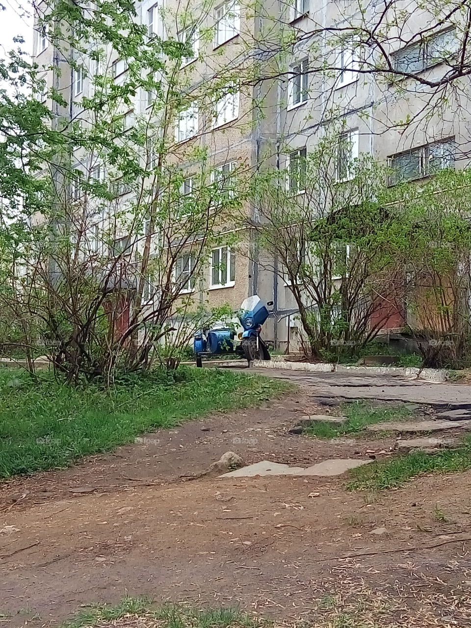 мотоцикл.двор.улица.город