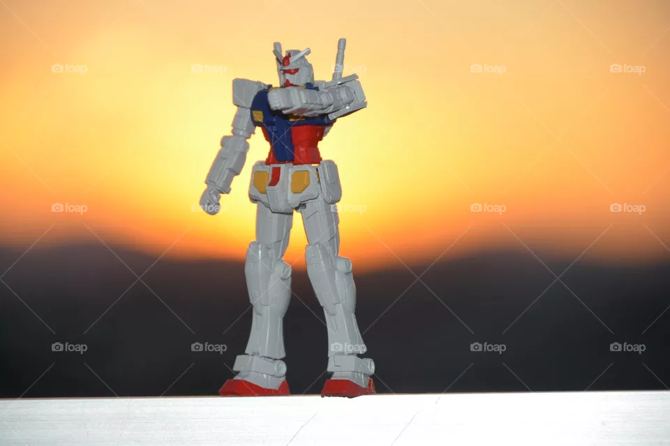 Gundam and sunset 