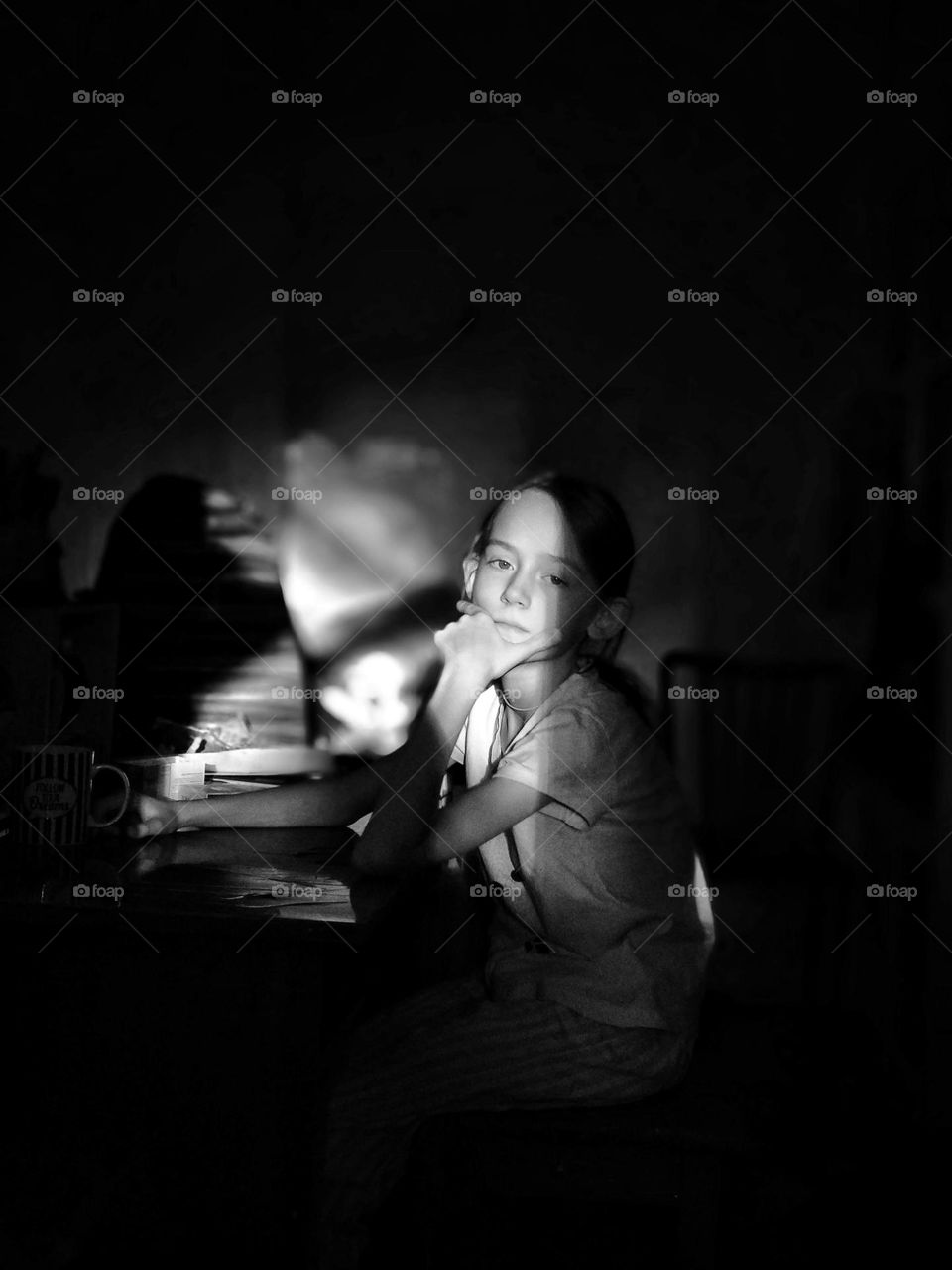 Girl draws with a simple pencil