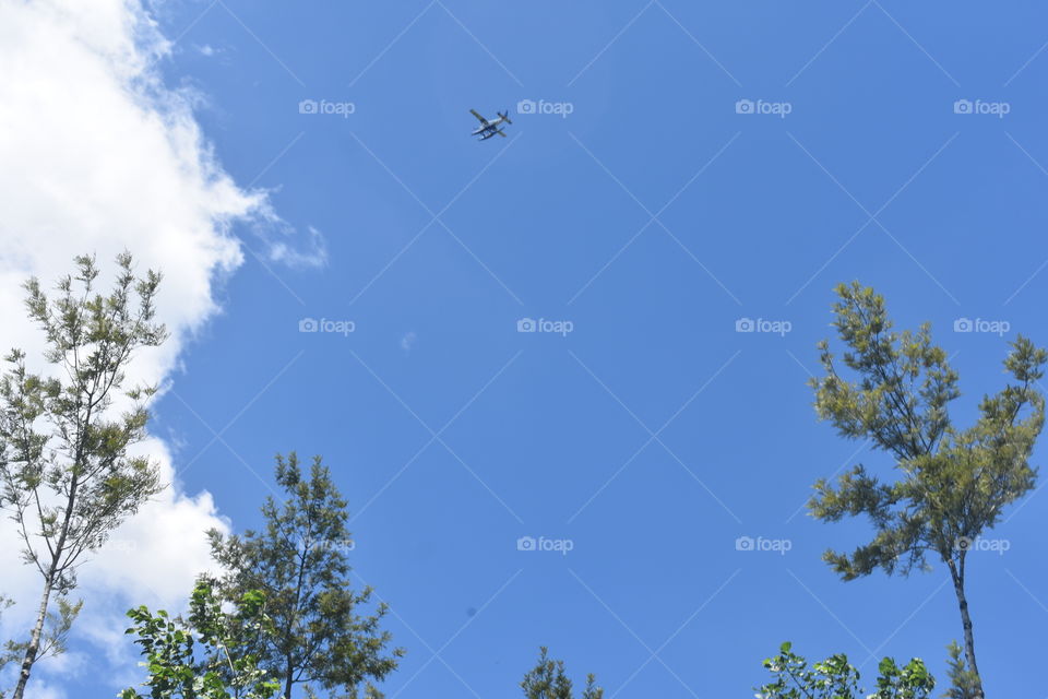 Blue sky with the man made bird lol😂... # 🛩️