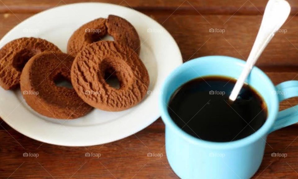 Cafe in retro cup and chocolate chip cookies